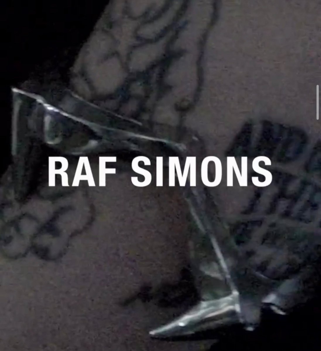 Raf Simons - La Familia Street Culture