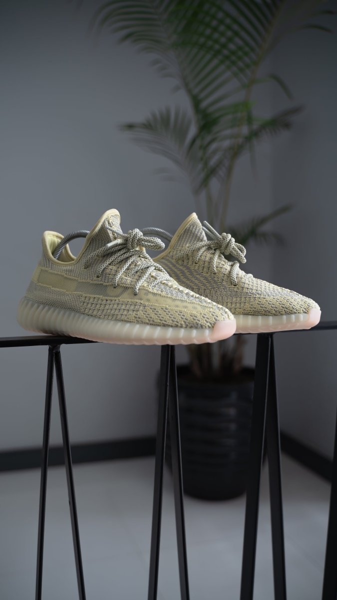 La yeezy adidas online