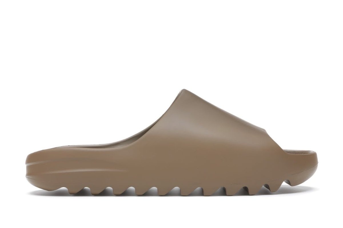 Adidas Yeezy Slides “Core” - La Familia Street Culture - YEEZY